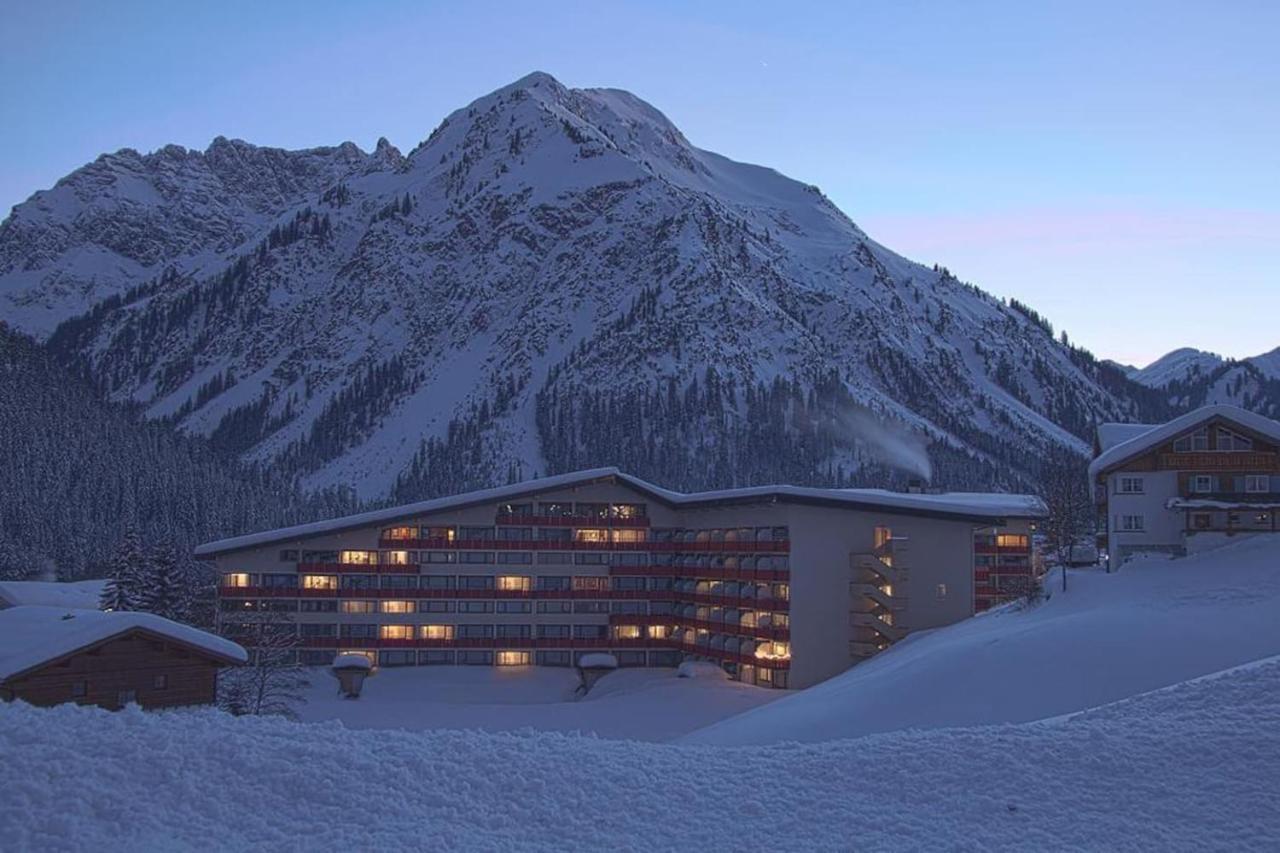 Spacious Corner Apartment In Aparthotel Kleinwalsertal Mittelberg Exteriér fotografie